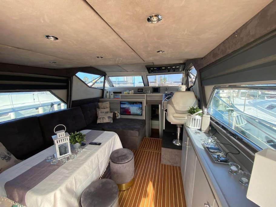 Barco Muy Romantico Con Parking! サン・アドリア・デ・ベソス エクステリア 写真